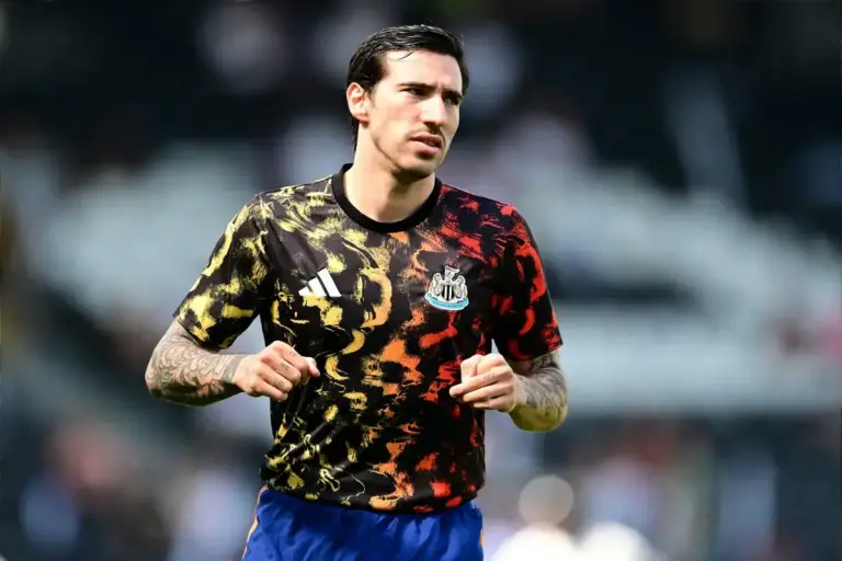 Alan Shearer hints at Man Utd pulling off £100m signing