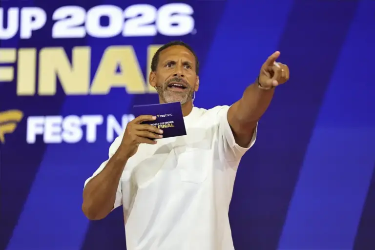 ‘Come back home’ – Rio Ferdinand drops Danny Welbeck Man Utd message