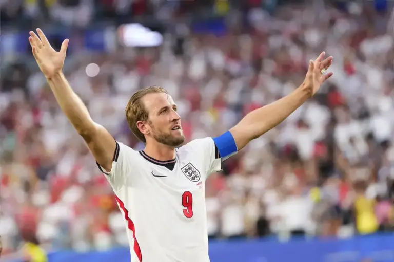 Harry Kane playing for Bayern Munich amid Manchester United transfer links