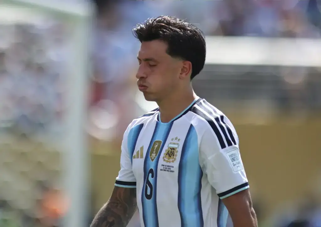 Lisandro Martinez celebrating at the World Cup