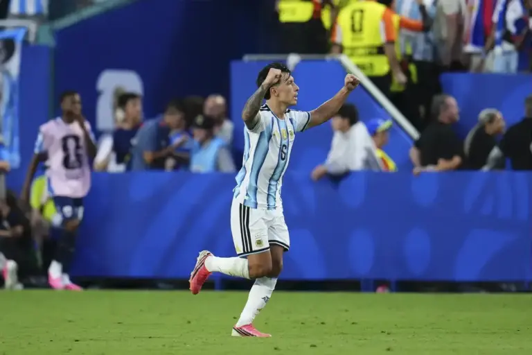 Lisandro Martinez World Cup Heroics Reshape Manchester United Summer