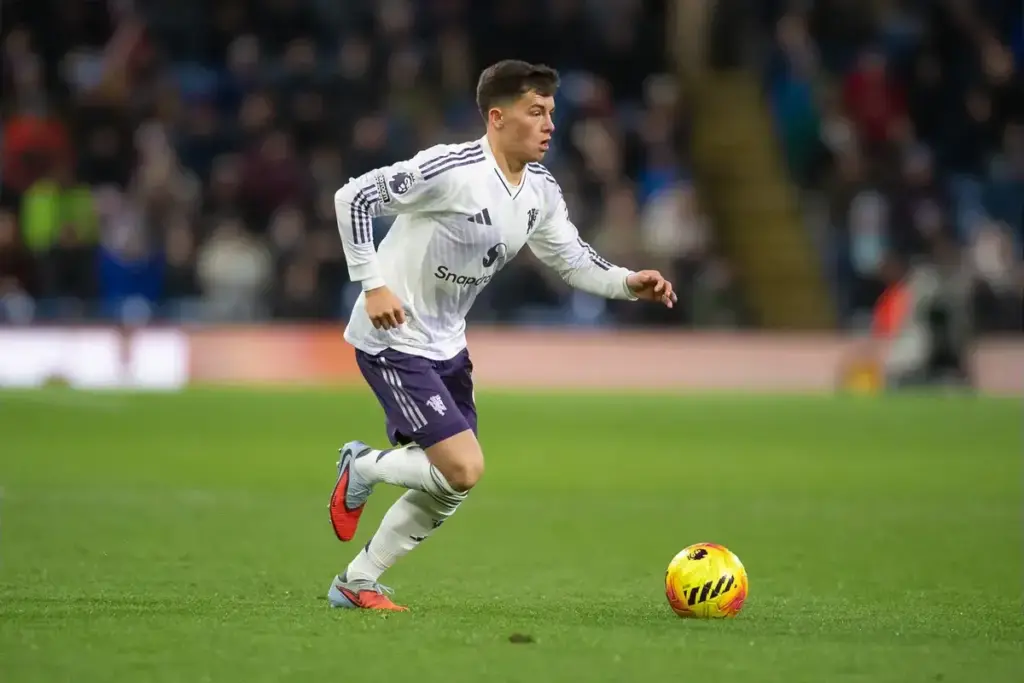 Shea Lacey playing for Manchester United