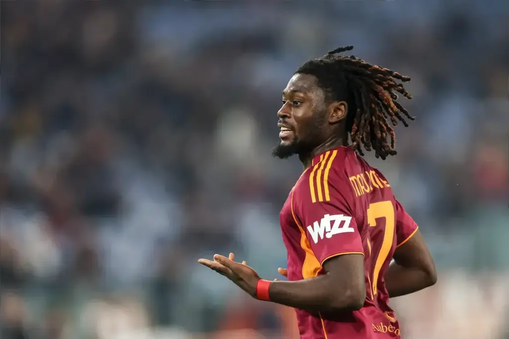 Manu Kone playing for AS Roma