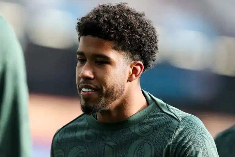Man Utd fans make bold Chelsea claim after £48m Santos debut