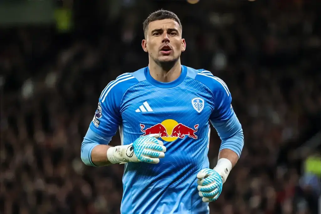 Manchester United news graphic covering Darlow's Leeds exit and Kone's price tag