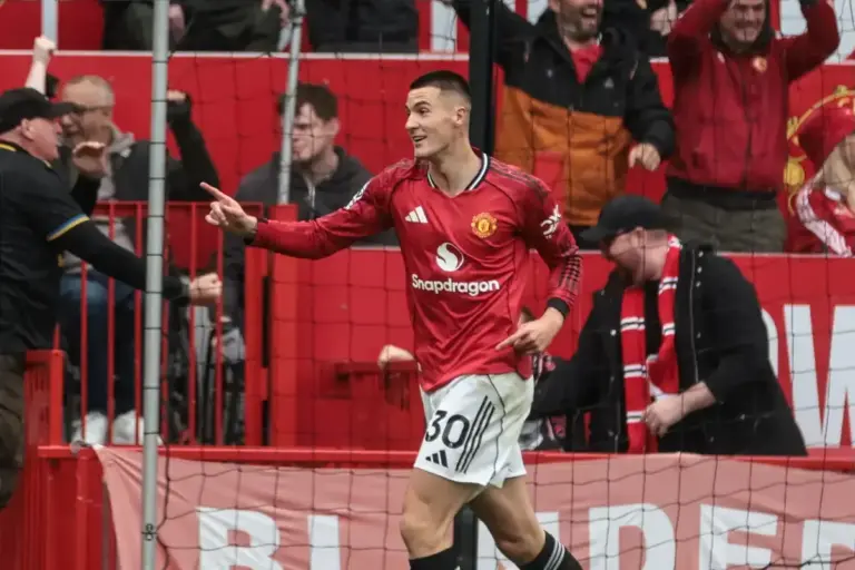 Benjamin Sesko handed bespoke Manchester United fitness plan after missing training photos