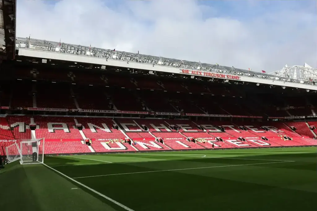 Manchester United raid Man City to sign highly rated midfielder