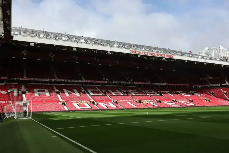 Manchester United raid Man City to sign highly rated midfielder