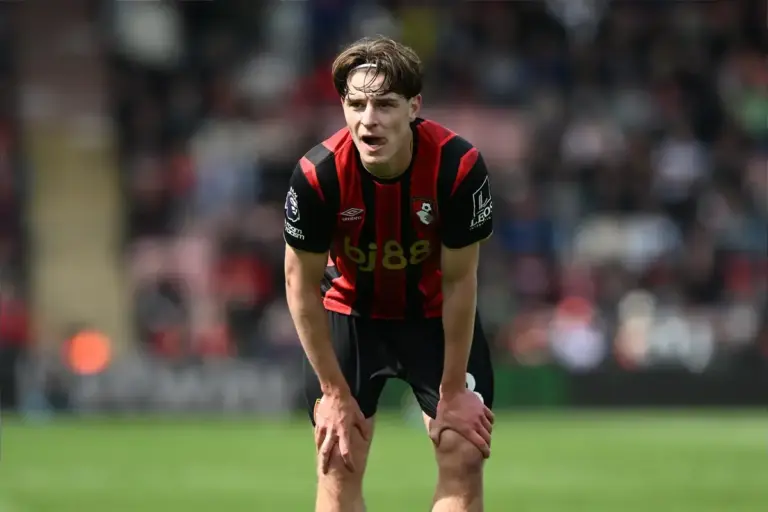 Manchester United handed boost in move for Bournemouth midfielder