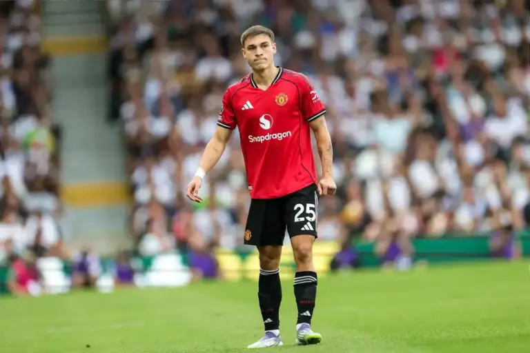 Manchester United confirming Manuel Ugarte transfer news