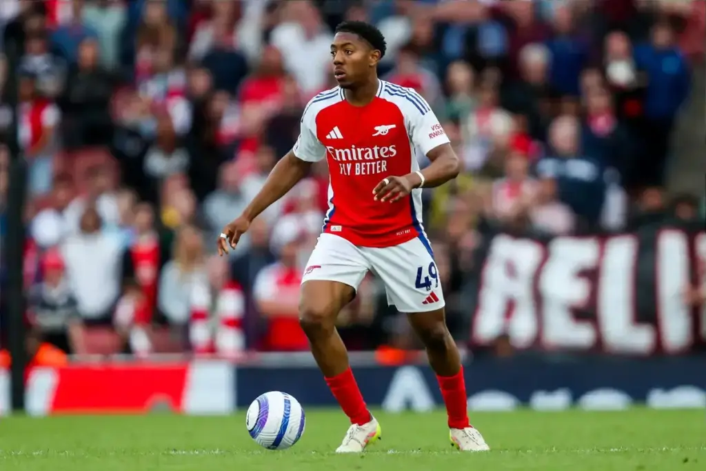 Manchester United explore Arsenal raid for England international