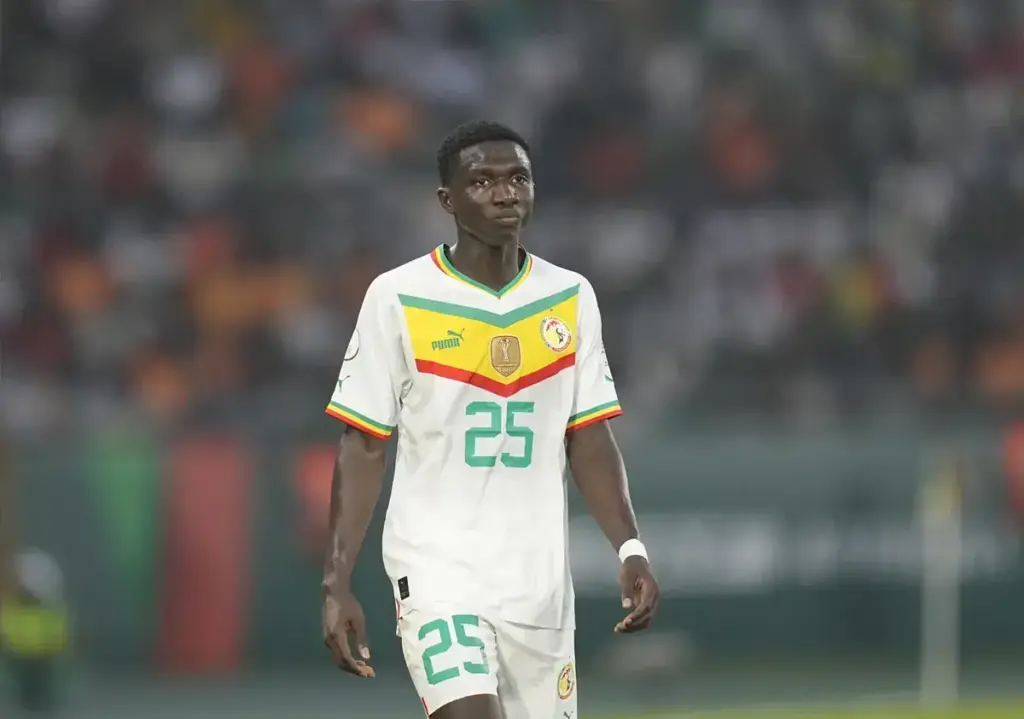 Manchester United target watched by Premier League rivals