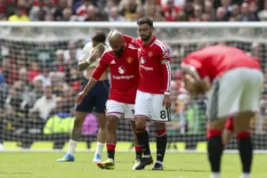 Man Utd 1-1 PSG: Mbeumo scores as injury blows hit Carrick