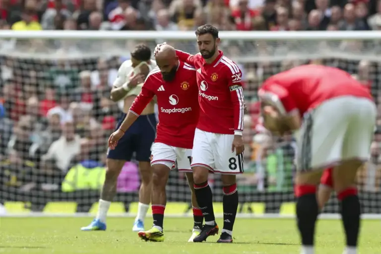 Man Utd 1-1 PSG: Mbeumo scores as injury blows hit Carrick