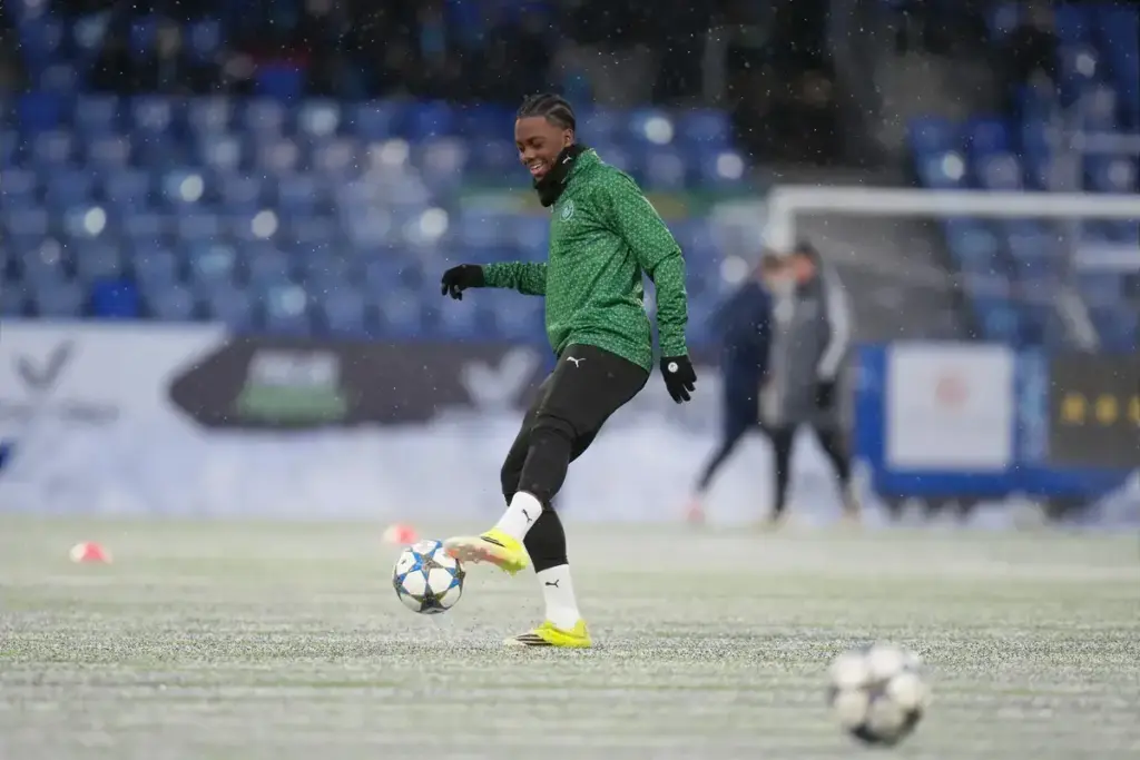 Manchester United miss out on target as youngster agrees new deal