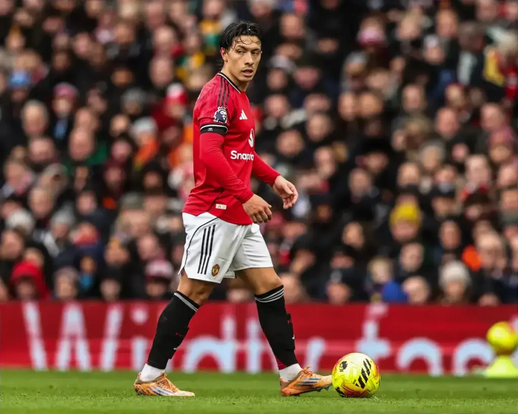 Lisandro Martinez makes major Man Utd return as Leeds decision emerges