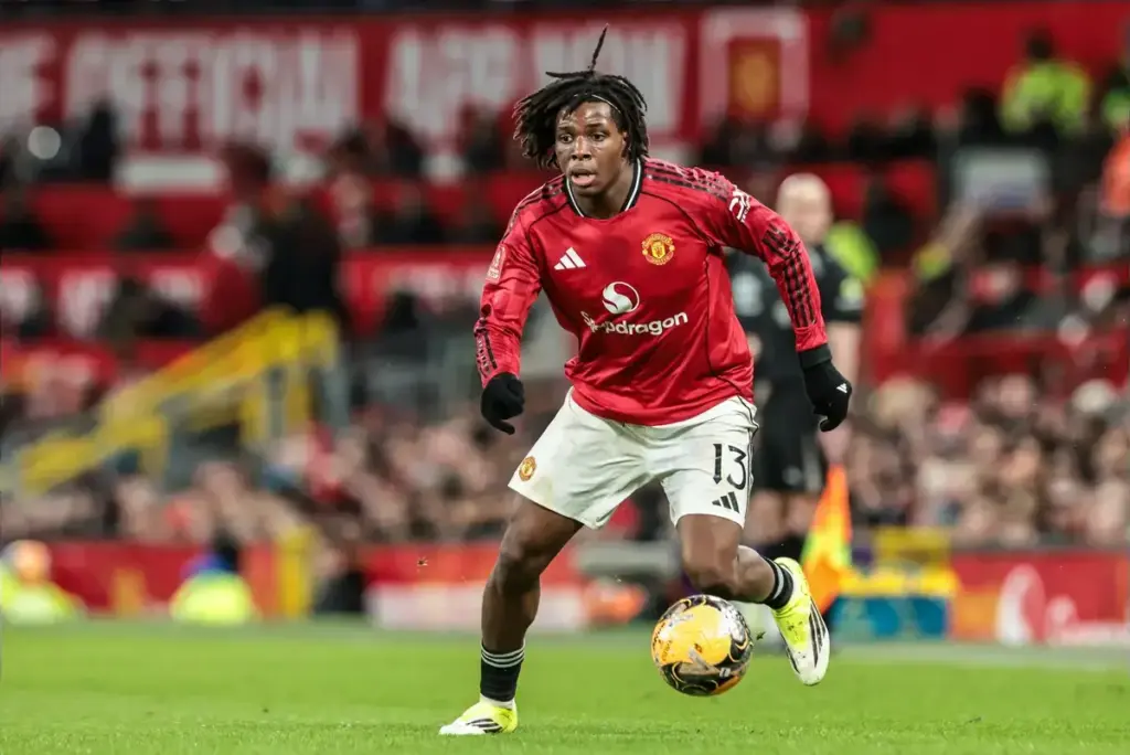 Michael Carrick makes Patrick Dorgu decision amid Man Utd transfer plans