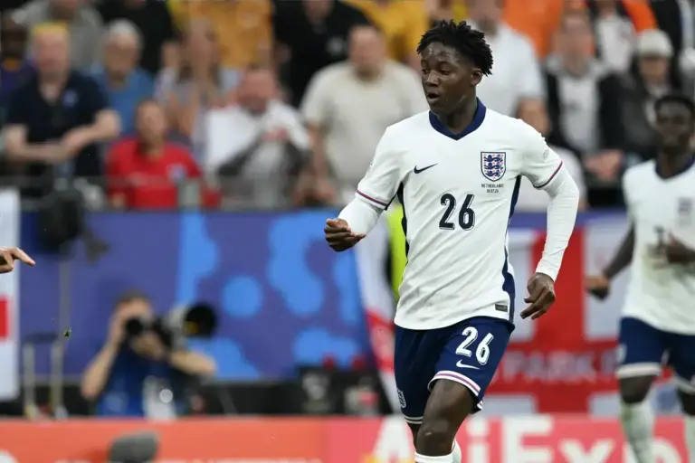 Michael Carrick gives Kobbie Mainoo update after World Cup