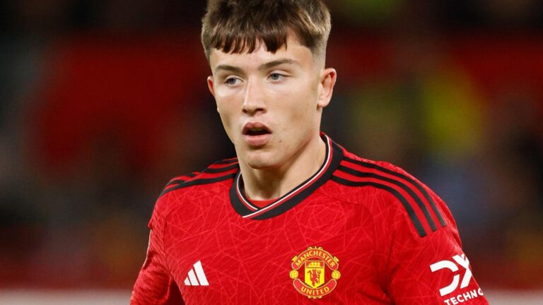 Man Utd midfielder Dan Gore closes in on Luton loan