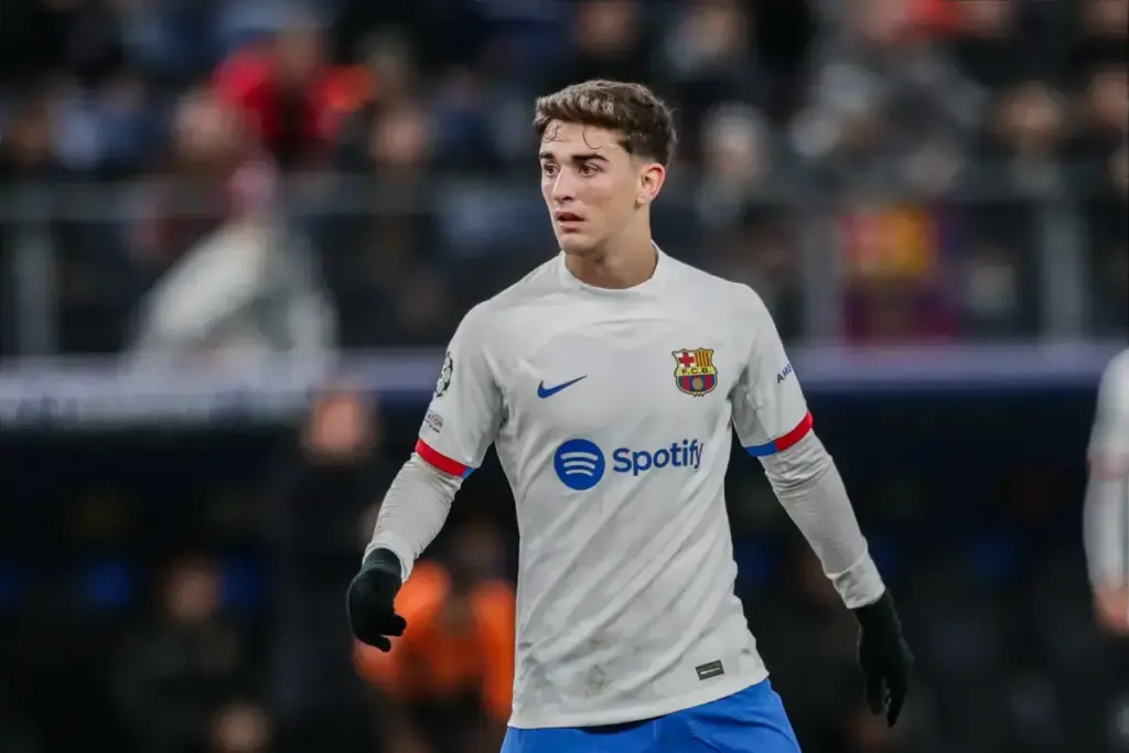 Fabrizio Romano says rumours of Barcelona star to Man Utd are “completely false”