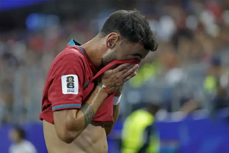 Patrice Evra tells Bruno Fernandes what he must change despite PFA award