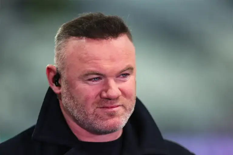 Wayne Rooney tears into Luke Shaw after Man Utd suffer Hull defeat