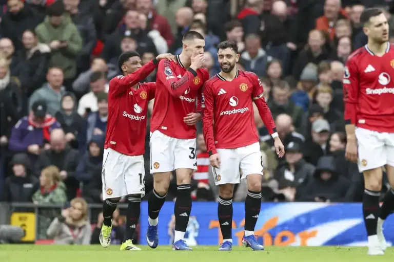 Man Utd risk rare unwanted history against Ipswich