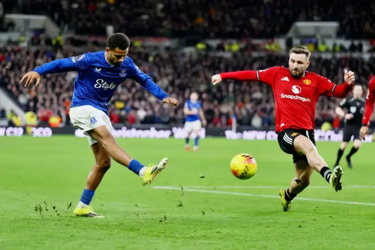 Man Utd linked with Iliman Ndiaye but Everton star is not the priority