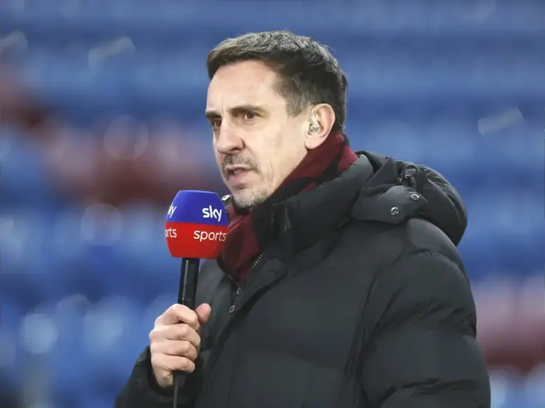 Gary Neville warns Michael Carrick about Man Utd defensive problem