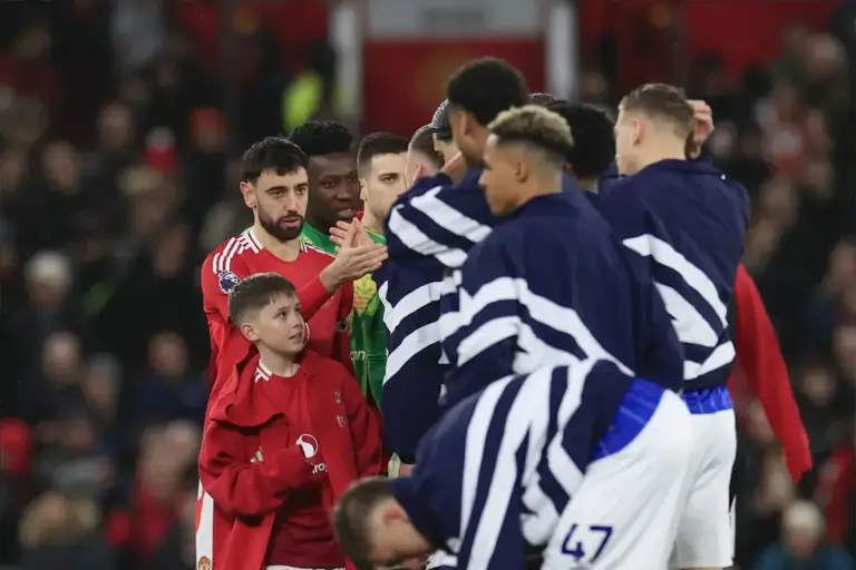 Bruno Fernandes turns on the magic as Man Utd crush Ipswich