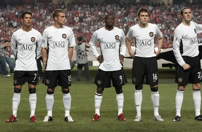 Former No. 9 tells Man Utd to make move for Nigerian International