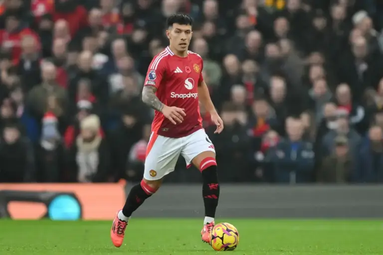Lisandro Martinez faces uncertain Manchester United future