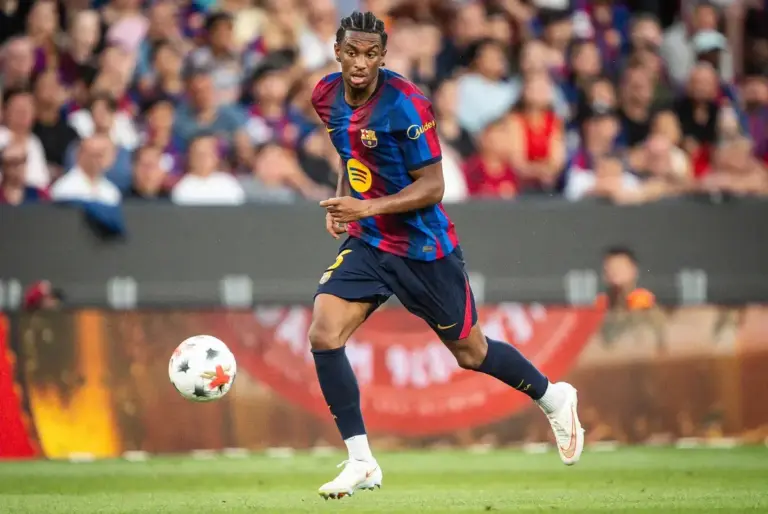 Man Utd consider one final Alejandro Balde push on deadline day