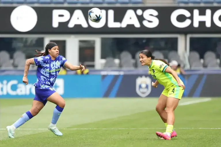 Manchester United close to signing Mexican defender