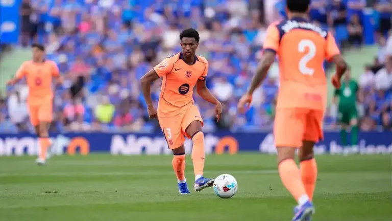 Man Utd Keep Tabs on Barcelona Left-Back Alejandro Balde