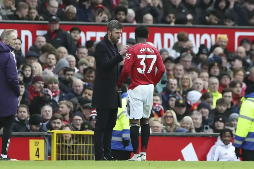 Michael Carrick, Kobbie Mainoo, Manchester United,