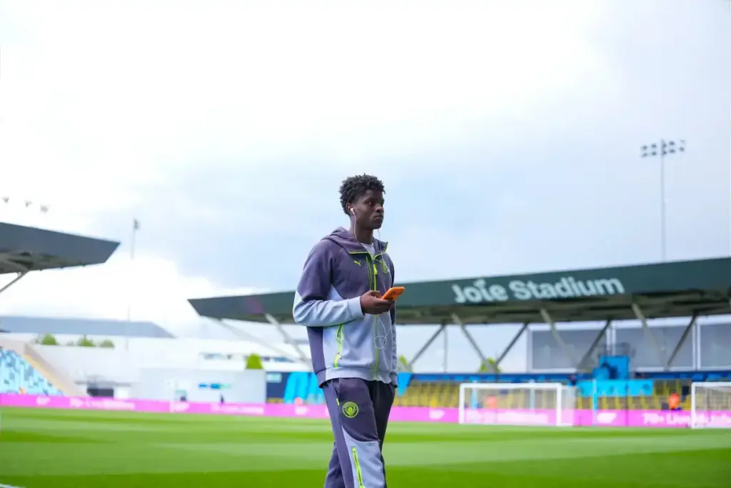 Manchester United complete midfielder move from Man City