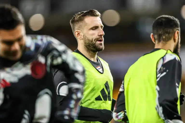 Manchester United make Luke Shaw contract decision