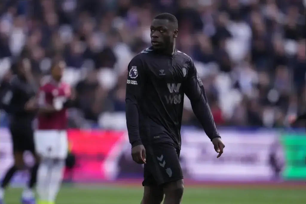 Manchester United warned Brian Brobbey move only makes sense under one condition