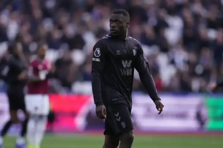 Manchester United warned Brian Brobbey move only makes sense under one condition