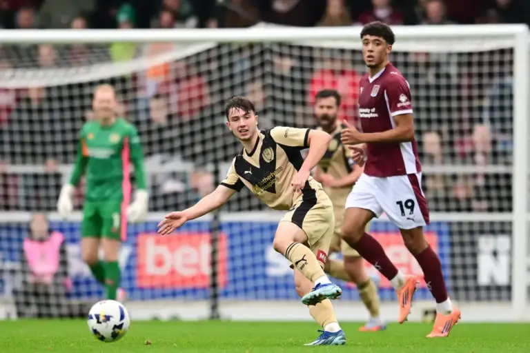 Midfielder joins Luton from Man Utd on deadline day