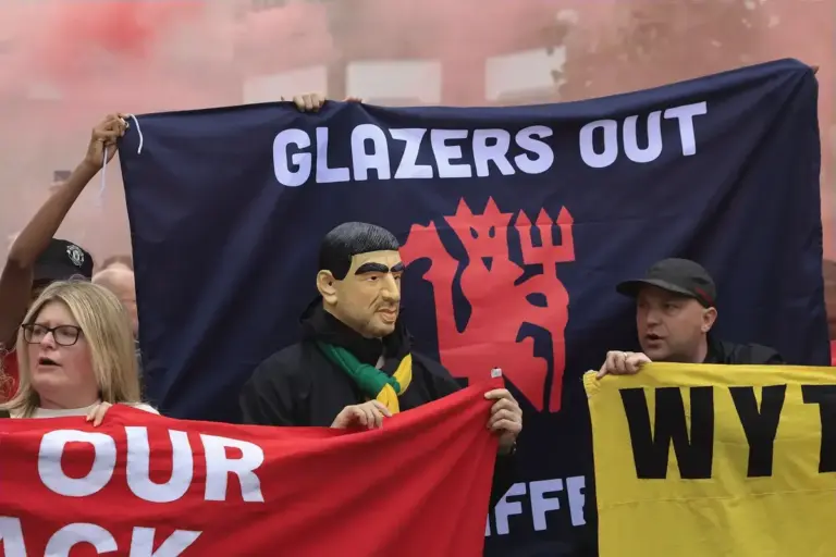 Glazers consider Man Utd exit, Manchester United