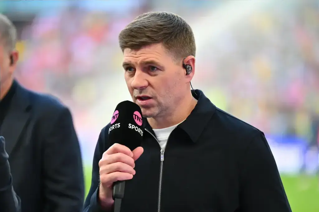 Steven Gerrard Warns JJ Gabriel Over Manchester United Exit Request