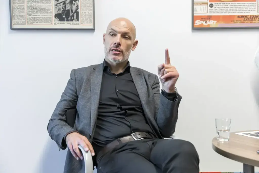 Man Utd: Howard Webb Admits VAR Tunnel Vision Led to Goal Error