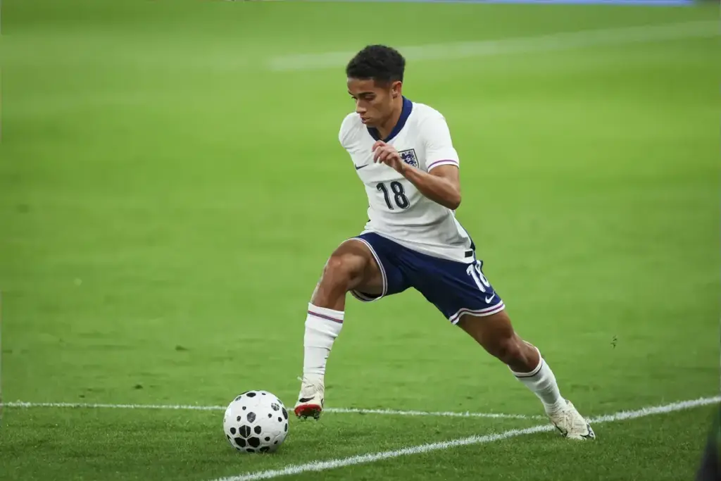 Man Utd told £50m offer could tempt Fulham to sell highly rated teenager