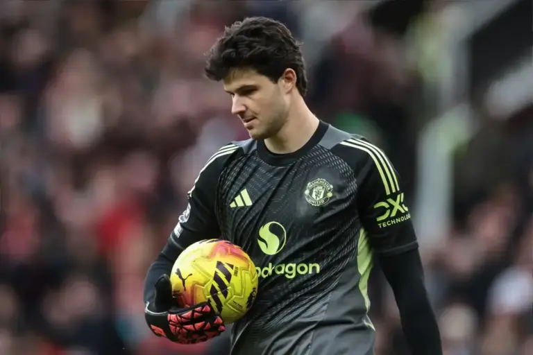 National media comes to Senne Lammens’ defence after Paul Scholes criticism