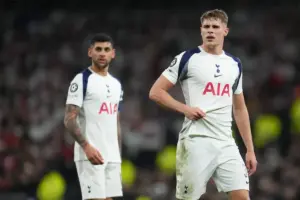 Manchester United make Micky van de Ven their top defensive target